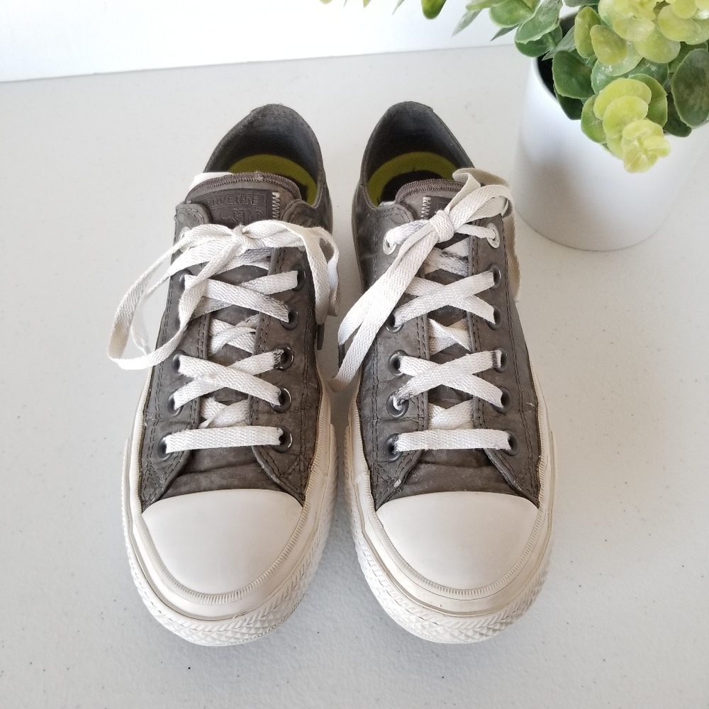 Converse Chuck Taylor Classic All Star Size 7.5